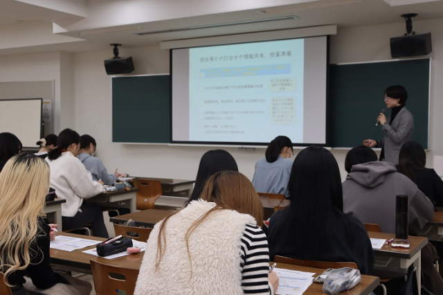 現役栄養教諭（本学卒業生）による講演