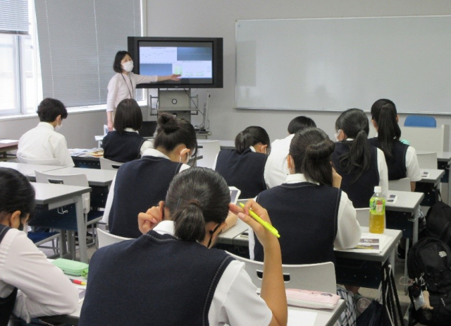 「管理栄養士について知ろう」の講話の様子