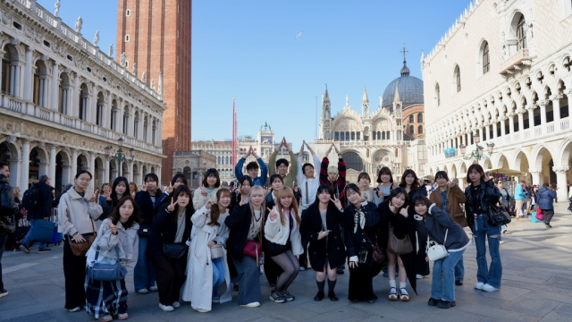 ヴェネチア：ピアッツェッタ・サン・マルコにて