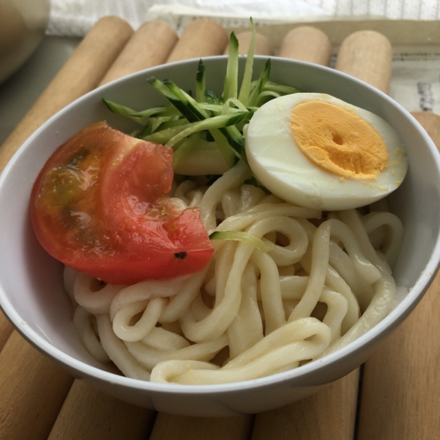 打ち立ての麺で冷やしうどん