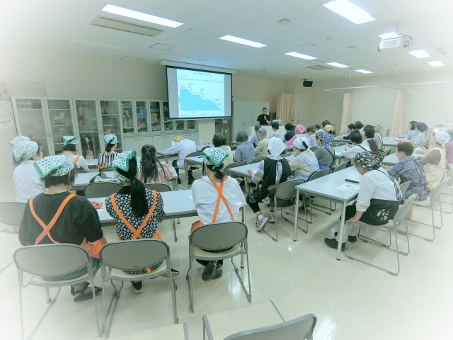 「フレイル予防の運動と食事」の講義を行いました。