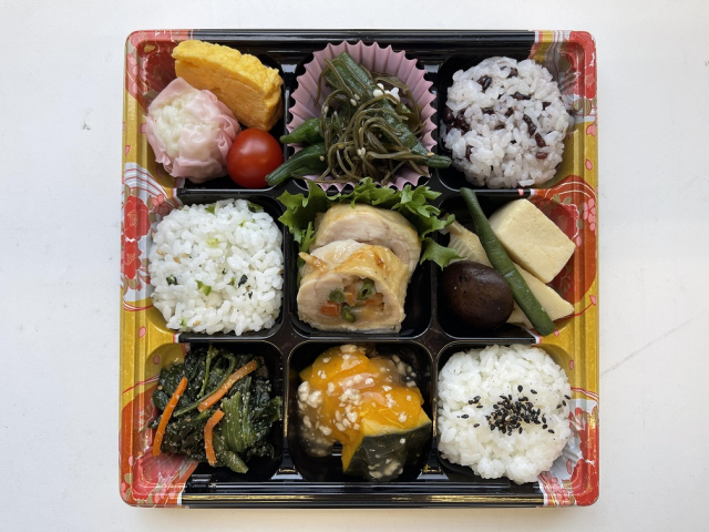 完成した「お得で満足バランス弁当」