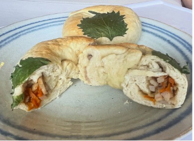 地産地消部門　金賞　勝野葵さん「大葉香る きんぴられんこんベーグル」