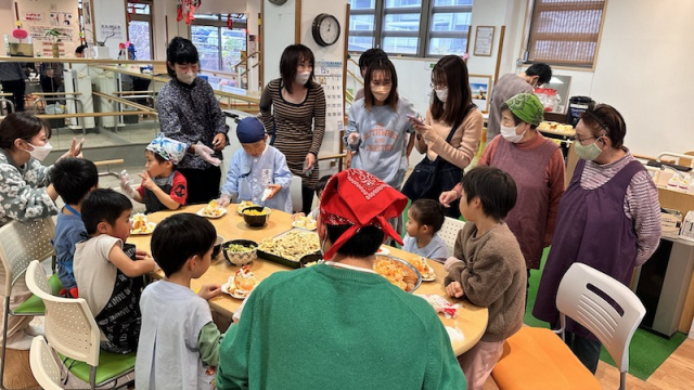 さあ、これからケーキの飾りつけを始めます