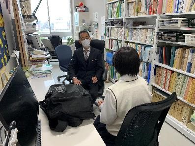 懇談の様子[生徒さんと金津先生]