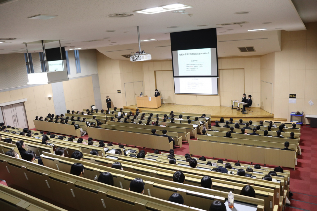 報告会会場の様子