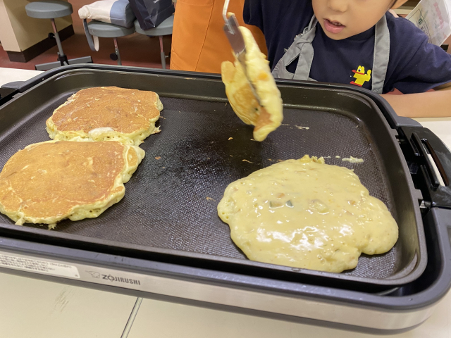 パンケーキ作りの様子