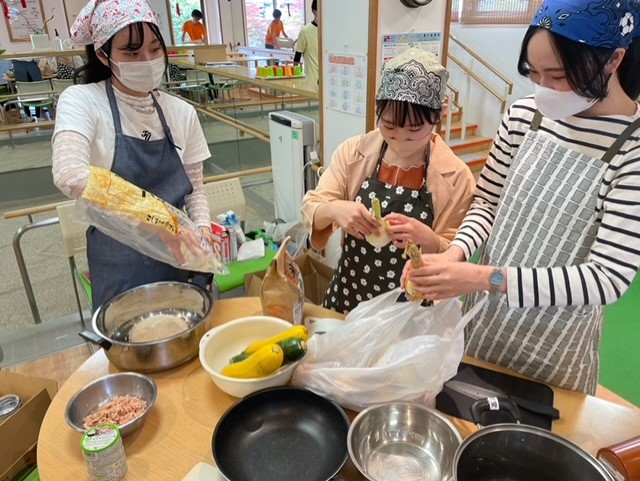 野菜入りカレーの準備中