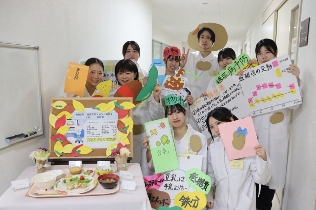 管理栄養士役の学生達