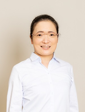 井成　真由子