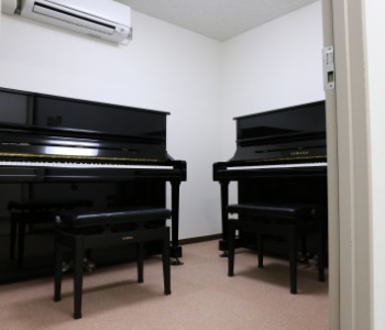 ピアノ練習室（B1F）