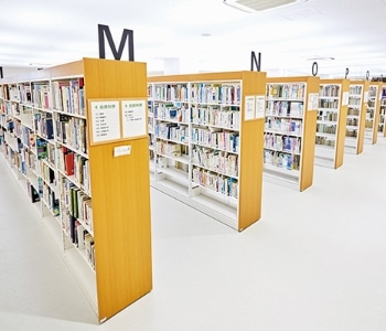 L ｜ 図書館