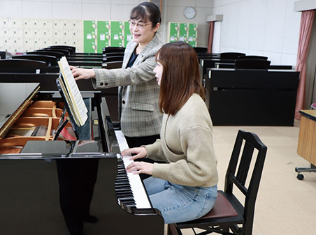 ピアノ技術の向上をサポート初めての学生にもわかりやすく指導