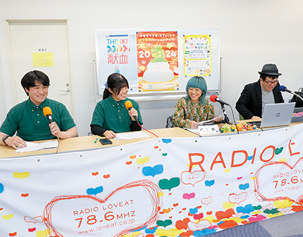 地域のコミュニティFMで毎週生放送を担当