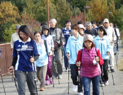 天白公園でポールウォーキング！お話が弾んであっという間の1時間半でした！